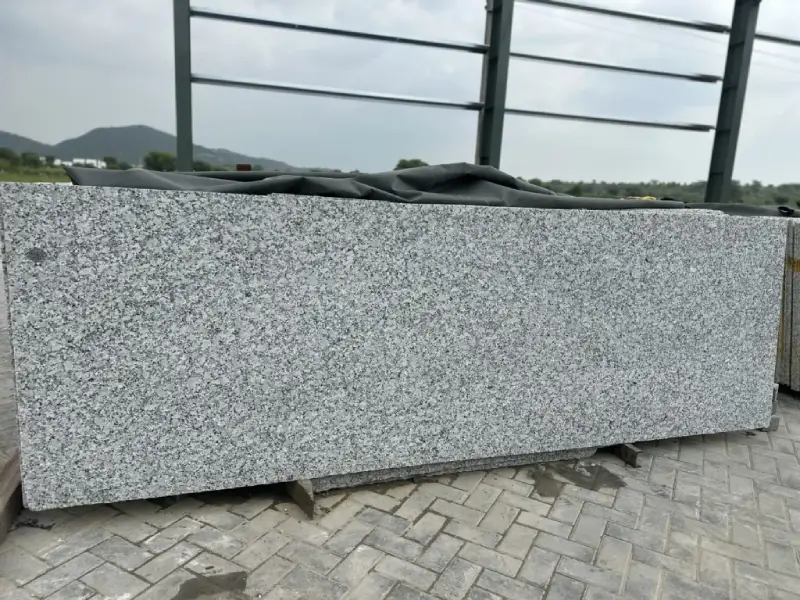 Полированная отделка гранита Platinum White