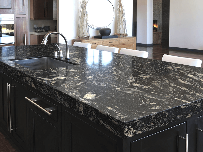 Explora la variedad de colores de granito, más allá del negro y blanco básicos